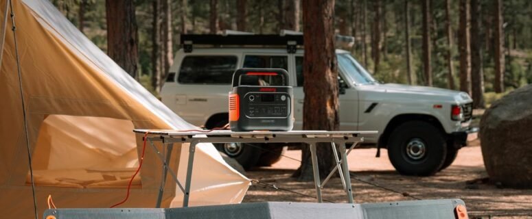 Jackery Solar Generator 1000 v2 with 200W Solar Panel Review